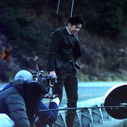 seonhopage's tweet photo. This was the scary scene #KimSeonHo did himself despite his fear of heights! No body double! 💯
#귀공자 #TheChilde #김선호 https://t.co/zocUsBerzw