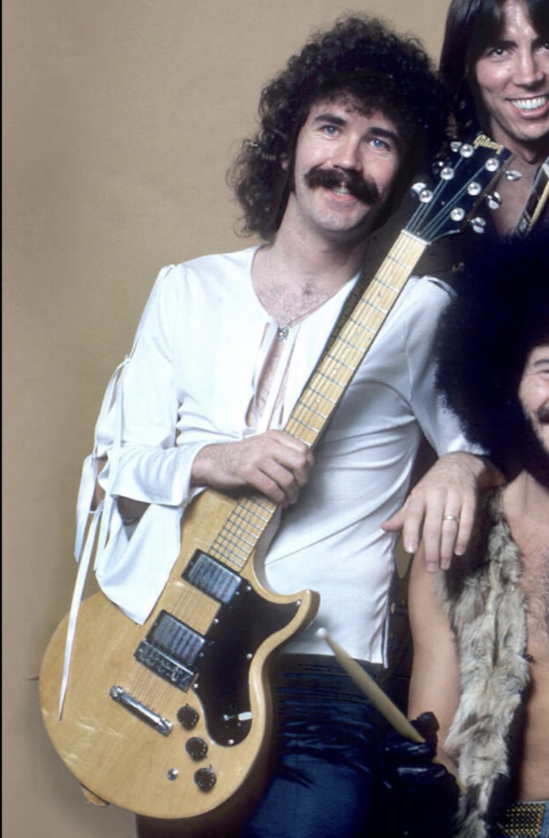 K2RocksSTL's tweet photo. @Troglys Hey Austin, WHAT is this that Brad Delp of Boston is holding???
Love the show! #GibsonGuy #RDsRule https://t.co/dWGPqR4SD1