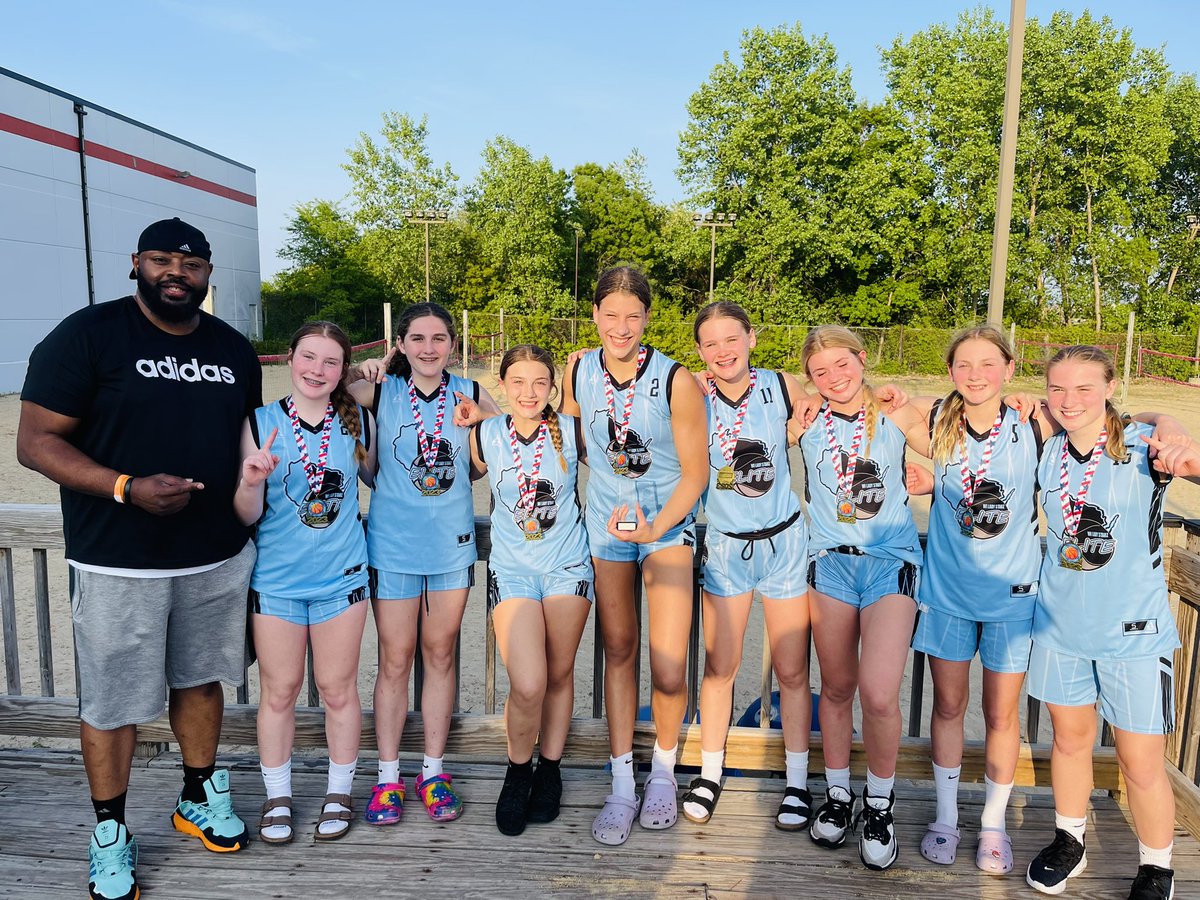 Starz 13U girls win the MoneyBall Madness tournament. They team played well and posted their second tournament championship in a row. #GettingBetter #WLSE