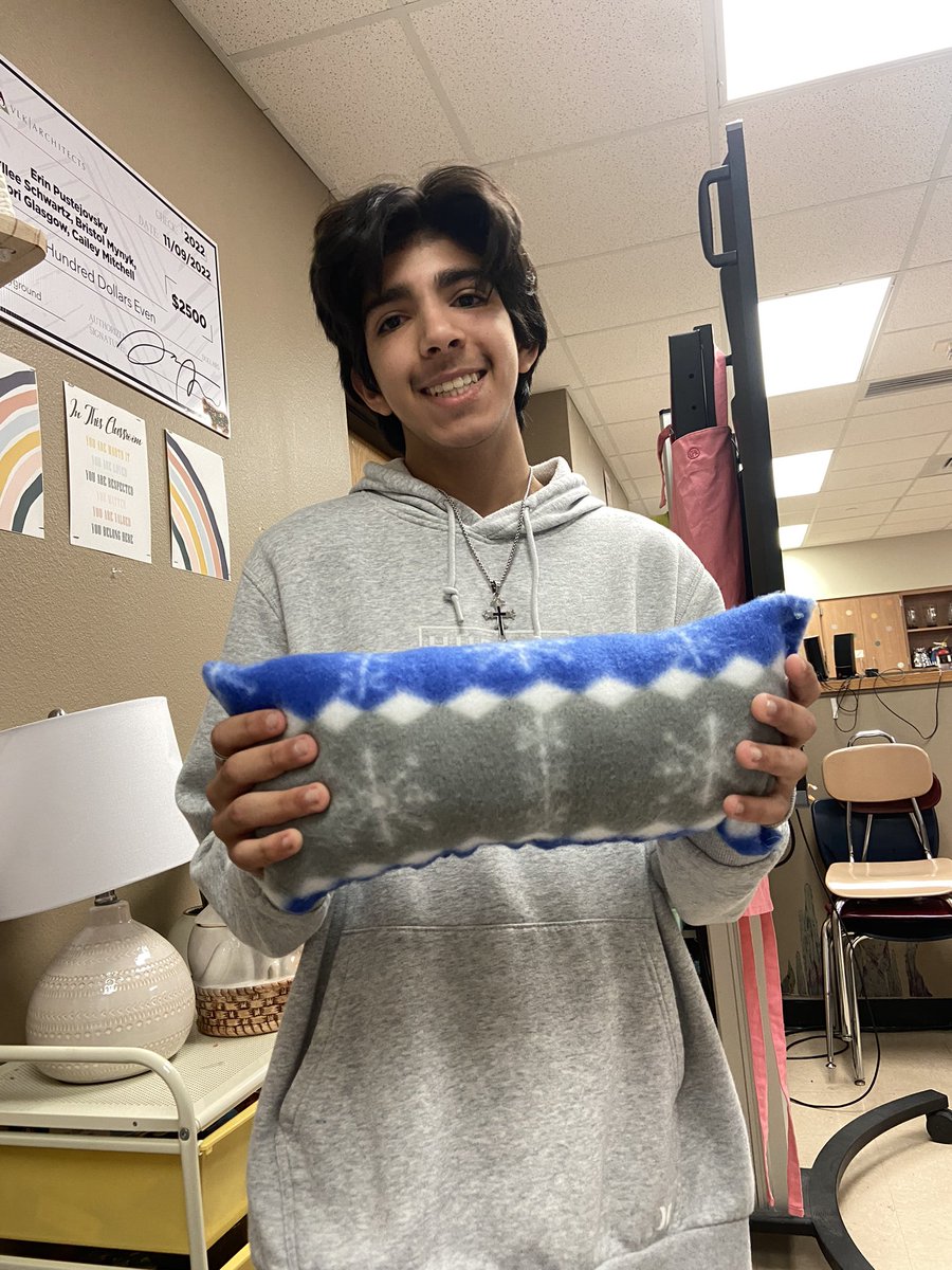 MsPustejovsky's tweet photo. 7th and 8th grade have been BUSY! 8th grade made homemade ramen and learned about healthier substitutions. 7th grade has been learning to hand sew and they’ve just completed their final project: making a pillow! https://t.co/SDMmREMPvq