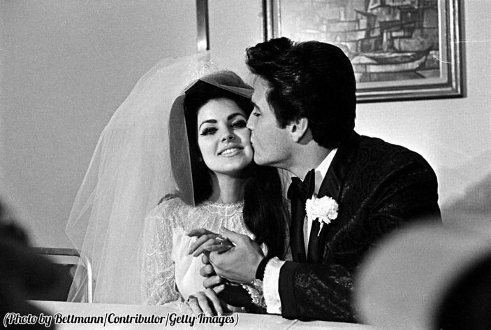 crockpics's tweet photo. Elvis and Priscilla on their wedding day, Las Vegas, 1967. https://t.co/m7yiPoY6yf