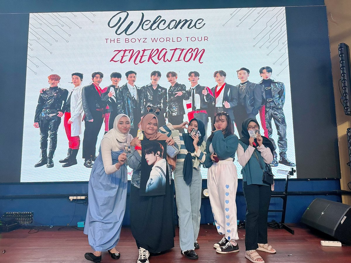 StaffCrekerINA's tweet photo. Makasi panitia 💕
Tanpa kalian eventnya gaakan berjalan lancar 🥰 https://t.co/YNgvaHycrh