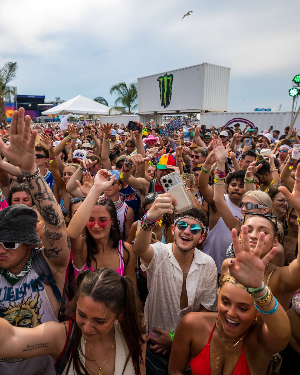 Hangoutfest's tweet photo. The b2b we didn’t know we needed @LouisTheChild #ItsMurph https://t.co/aqgGoVDZYU
