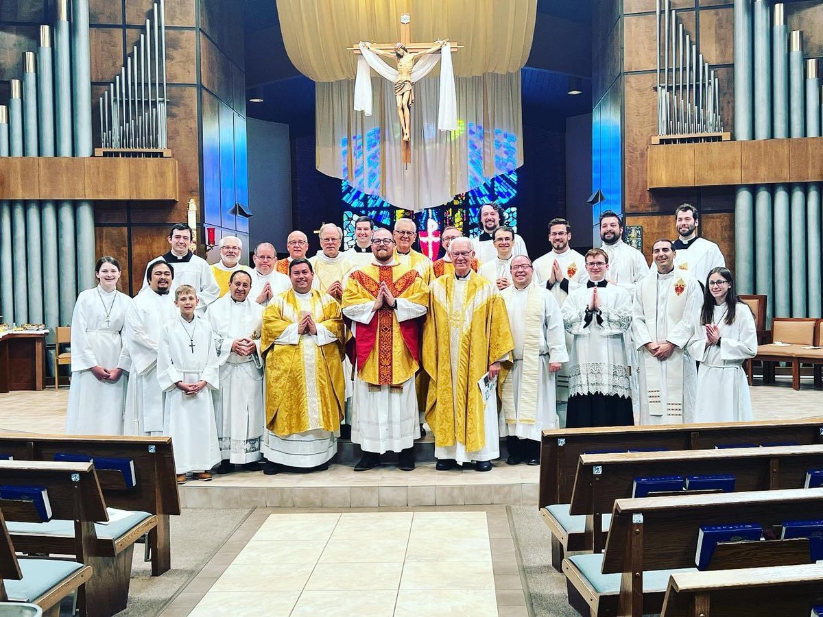 grex_kgregis's tweet image. Getting ordained as a priest of Jesus Christ is by far the most incredible thing I've ever received. I can't believe I get to do this forever.

God is good! All the time!