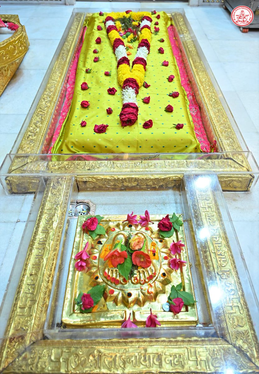 SaiShraddha11's tweet photo. 🙏🏼Shirdi Sai Baba Darshan🙏🏼
🌹Monday 22 May 2023🌹
*जब राह कोई दिख न प���ये, साई को याद कर लेना.*                                                                                   *छोड़ दामन दुनिया का,  ड़ोर अपनी  साई के  हाथ दे देना* 
*ॐ साई राम* 🙏🏼🙏🏼🙏🏼 https://t.co/DNCeRYnPwC