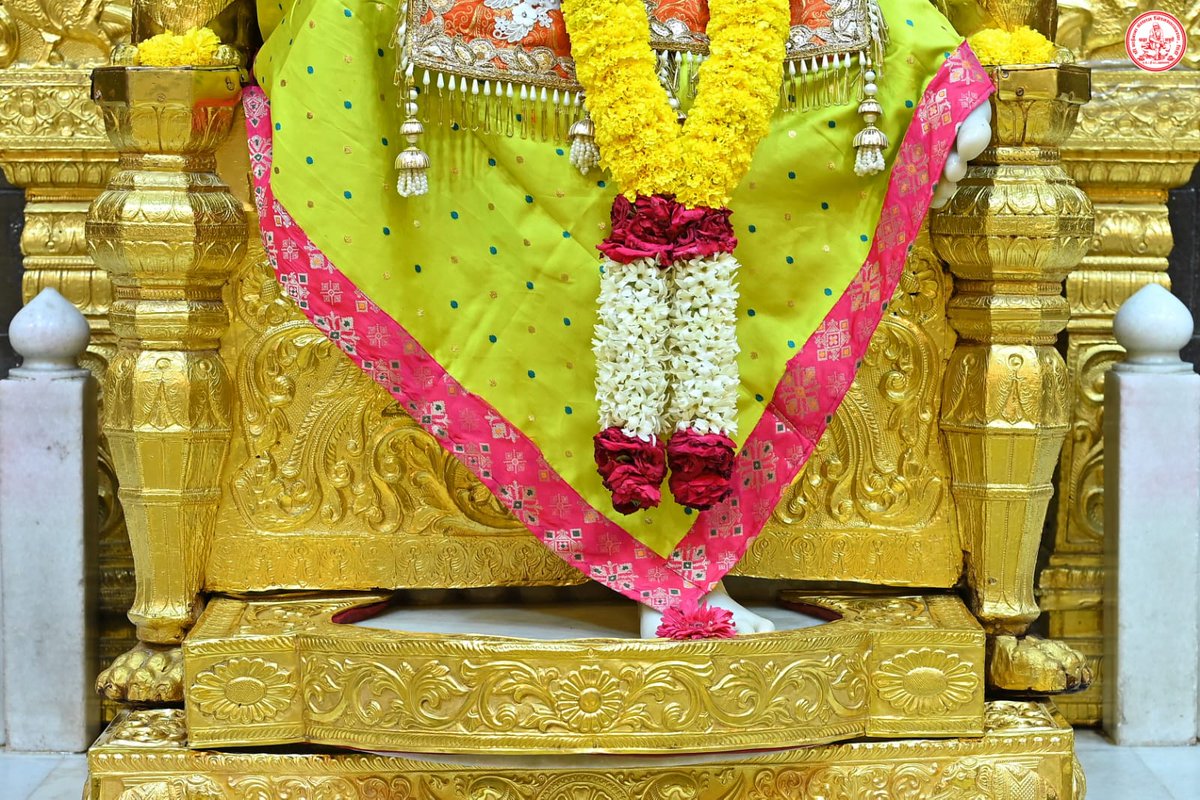 SaiShraddha11's tweet photo. 🙏🏼Shirdi Sai Baba Darshan🙏🏼
🌹Monday 22 May 2023🌹
*जब राह कोई दिख न प���ये, साई को याद कर लेना.*                                                                                   *छोड़ दामन दुनिया का,  ड़ोर अपनी  साई के  हाथ दे देना* 
*ॐ साई राम* 🙏🏼🙏🏼🙏🏼 https://t.co/DNCeRYnPwC