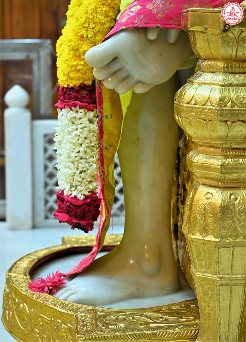 SaiShraddha11's tweet photo. 🙏🏼Shirdi Sai Baba Darshan🙏🏼
🌹Monday 22 May 2023🌹
*जब राह कोई दिख न प���ये, साई को याद कर लेना.*                                                                                   *छोड़ दामन दुनिया का,  ड़ोर अपनी  साई के  हाथ दे देना* 
*ॐ साई राम* 🙏🏼🙏🏼🙏🏼 https://t.co/DNCeRYnPwC