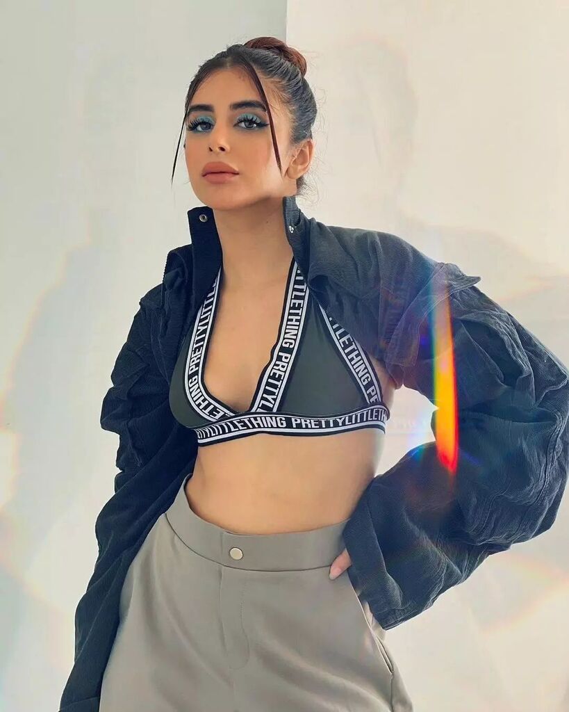 RealFirstBuzz's tweet photo. Super Stunning Miesha Iyer.
Follow @RealFirstBuzz for more such content.
#RealFirstBuzz #FirstBuzz
LIKE❤️, COMMENT 💭, SHARE💫, SAVE🏷️ My Post ✉️
.
.
.
.
.
#mieshaiyer #mieshaiyerhot #miesha #girl #hot #bollywoodactress #actress #hotactress #fashion #… https://t.co/96JeT05uq5 https://t.co/T61qiMGaiC