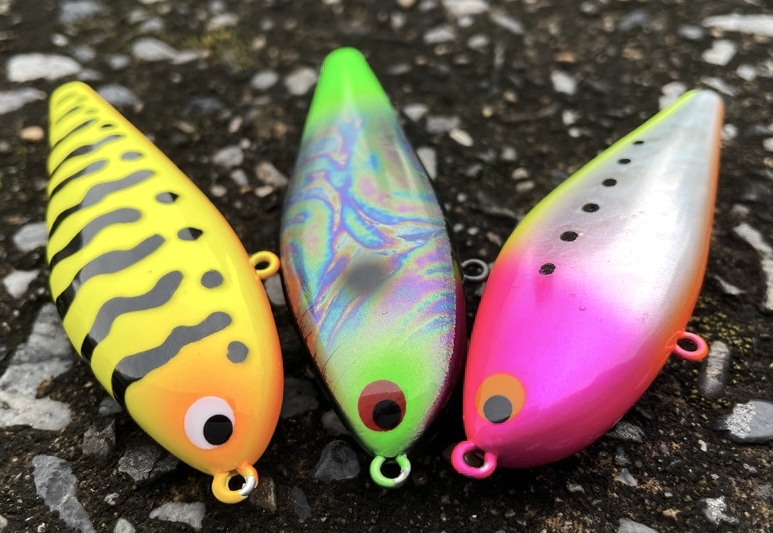 fimosw's tweet image. 【初公開👍】
大人気fimoオリカラルアーの一つ「ジグザグベイト80S」が6月発売決定‼️

RATA考案のイエローボア、＠fishing_yukari考案のギャラルグリーン、不動の人気カラー、ロッサクラウンの3色🫡

数量限定なのでお早めにお求め下さい🙏

＠pozidrive2015
#fimoオリカラ
#fimoショップ