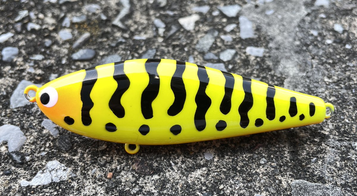 fimosw's tweet image. 【初公開👍】
大人気fimoオリカラルアーの一つ「ジグザグベイト80S」が6月発売決定‼️

RATA考案のイエローボア、＠fishing_yukari考案のギャラルグリーン、不動の人気カラー、ロッサクラウンの3色🫡

数量限定なのでお早めにお求め下さい🙏

＠pozidrive2015
#fimoオリカラ
#fimoショップ