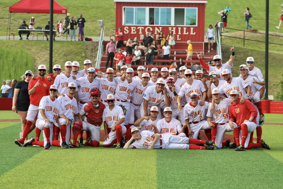 What a weekend on the Hill!
Three straight 🆆’s to win a regional, with a big Sunday sweep, and a new program record, wins 𝟒𝟕 &amp; 𝟒𝟖
And we’re still going……#484