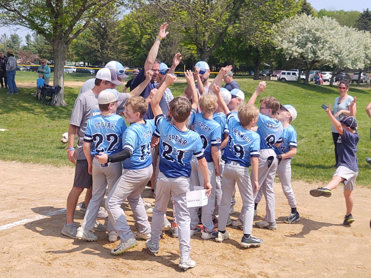 rygoodma's tweet photo. So proud of Jonathon and his Becker 10AAA Teammates for sweeping through the Blaine 10AAA Tournament by going 5-0, out scoring their opponents 91-19, playing solid defense, everyone was hitting, and bringing home the championship!  @BeckerBaseball 
#LittleFeetBigDreams https://t.co/dgz9AUbW1c
