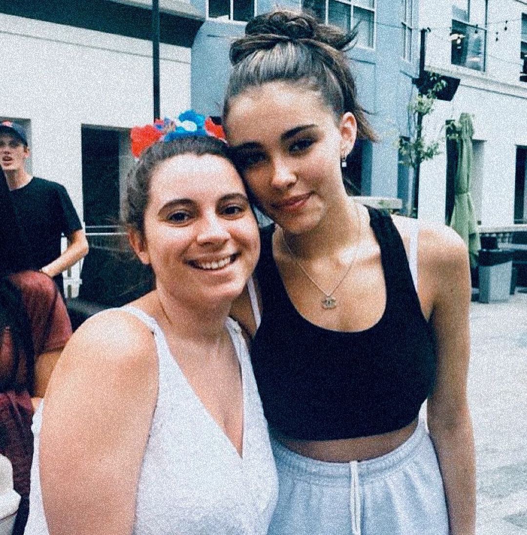 MadisonNationHQ's tweet photo. ๐ธ Unseen Photo of @madisonbeer with a fan a few years ago ๐ค @officialteammb #madisonbeer #lifesupport #lifesupporttour https://t.co/X4JFXZogiT