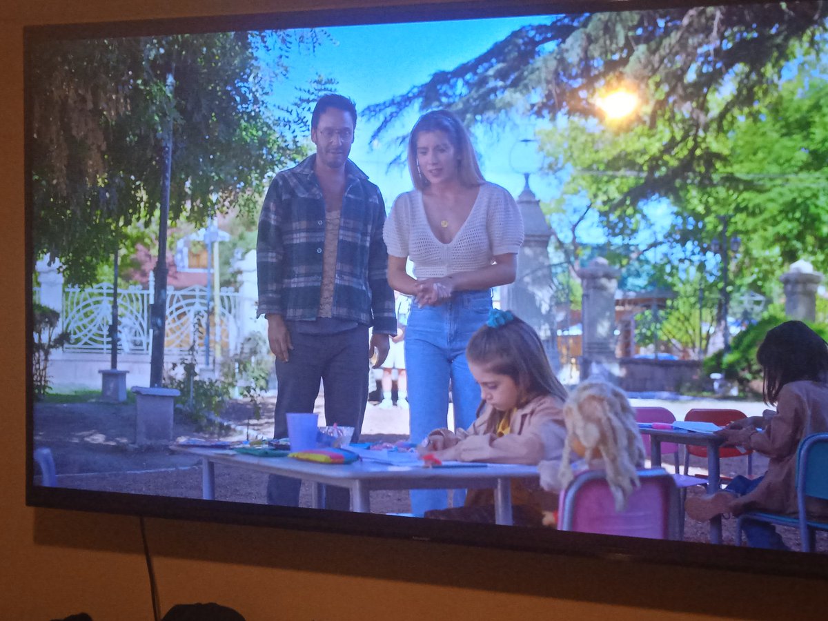 ILEANAGARCIACOR's tweet photo. Domingo de película mirando #PapaAlRescate acá en México con la No. 1 @laufer4 https://t.co/2NO8cieJ5w