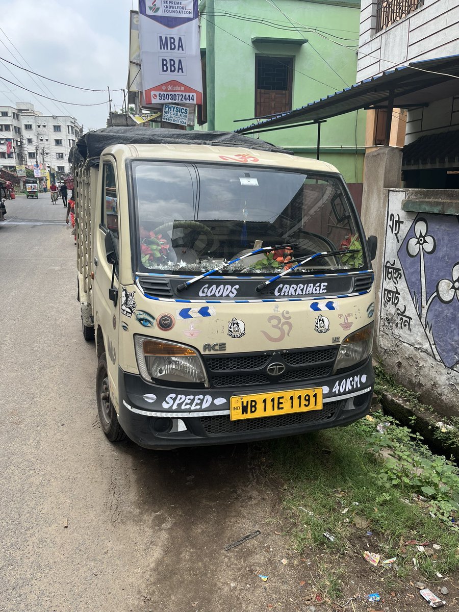 DiscussMk's tweet photo. Unidentified vehicle parked more than 7 days in front of my house blocking my house ingress way &amp; endangering public safety &amp; creating nuisance all punishable penal offence repeated request to local ps of no assist add: 44 t n Mukherjee rd Makhla @DGPWestBengal @HglyRuralPolice https://t.co/l2E7MO8x0E