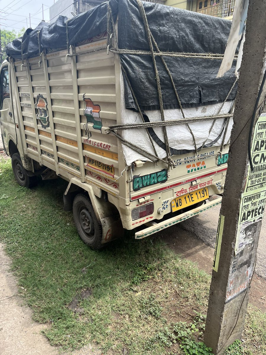 DiscussMk's tweet photo. Unidentified vehicle parked more than 7 days in front of my house blocking my house ingress way &amp; endangering public safety &amp; creating nuisance all punishable penal offence repeated request to local ps of no assist add: 44 t n Mukherjee rd Makhla @DGPWestBengal @HglyRuralPolice https://t.co/l2E7MO8x0E