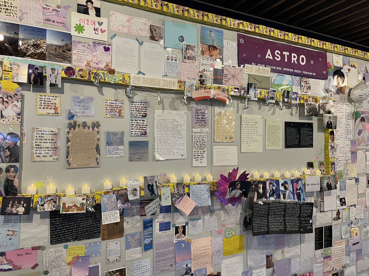 boss_astro_'s tweet photo. 幼馴染ロハが、本国のビニへの献花場所にあたしの手紙も届けてくれた（ ;  ; ）💜写真からもみんなの愛が伝わってきてうるうる🥲
#ASTRO_MOONBIN 
#문빈_가수해줘서_고마워 https://t.co/bkShM6ui3r