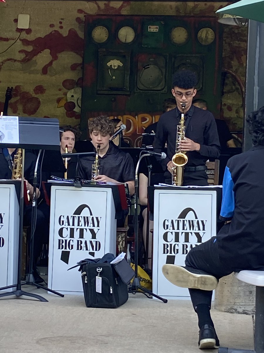 FHNBands2's tweet photo. Another great night of Jazz for our #KnightPride Jazz Ensemble and the Gateway City Big Band! On the patio at Hendricks BBQ- it was a beautiful night! https://t.co/yjTqheOj2M