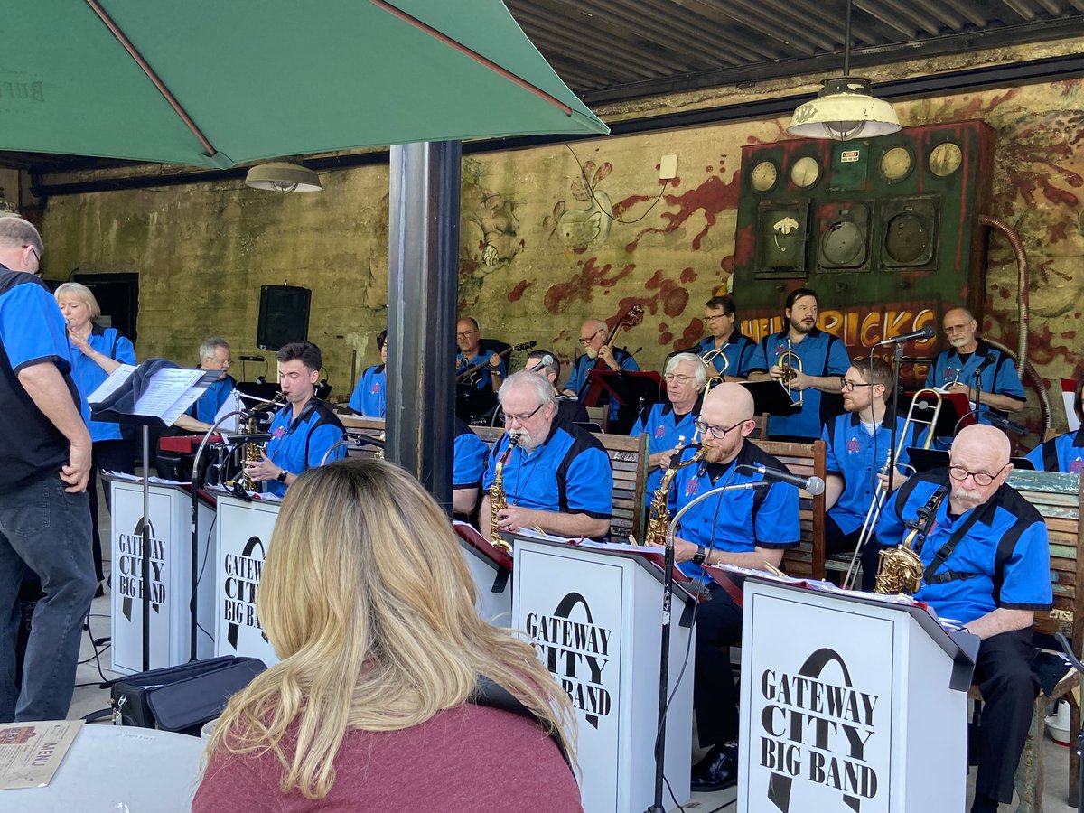 FHNBands2's tweet photo. Another great night of Jazz for our #KnightPride Jazz Ensemble and the Gateway City Big Band! On the patio at Hendricks BBQ- it was a beautiful night! https://t.co/yjTqheOj2M