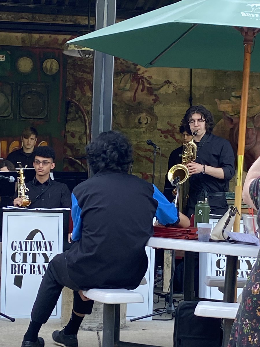 FHNBands2's tweet photo. Another great night of Jazz for our #KnightPride Jazz Ensemble and the Gateway City Big Band! On the patio at Hendricks BBQ- it was a beautiful night! https://t.co/yjTqheOj2M