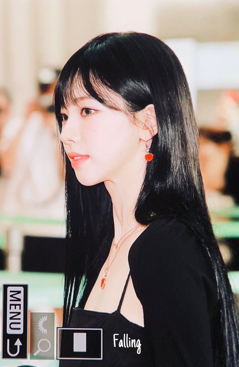 Falling_411's tweet photo. 230522 ICN 출국 preview

#aespa #에스파 #KARINA #카리나 https://t.co/903nKl8j0q