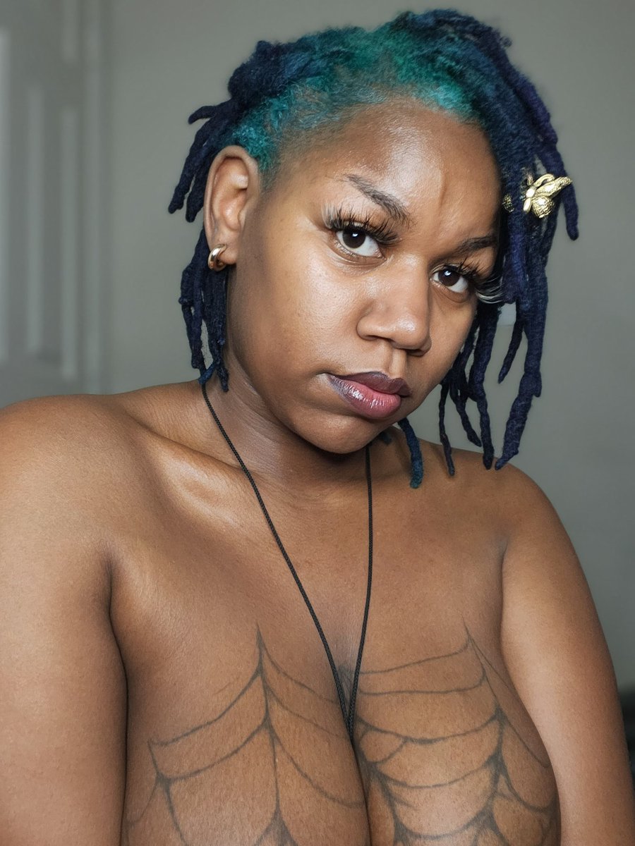 Watch_megtnasty's tweet photo. She is me 🤌🏼🖤😍 
Retweet if u wanna nut on my titties🥺 https://t.co/6QkDCqXN5j