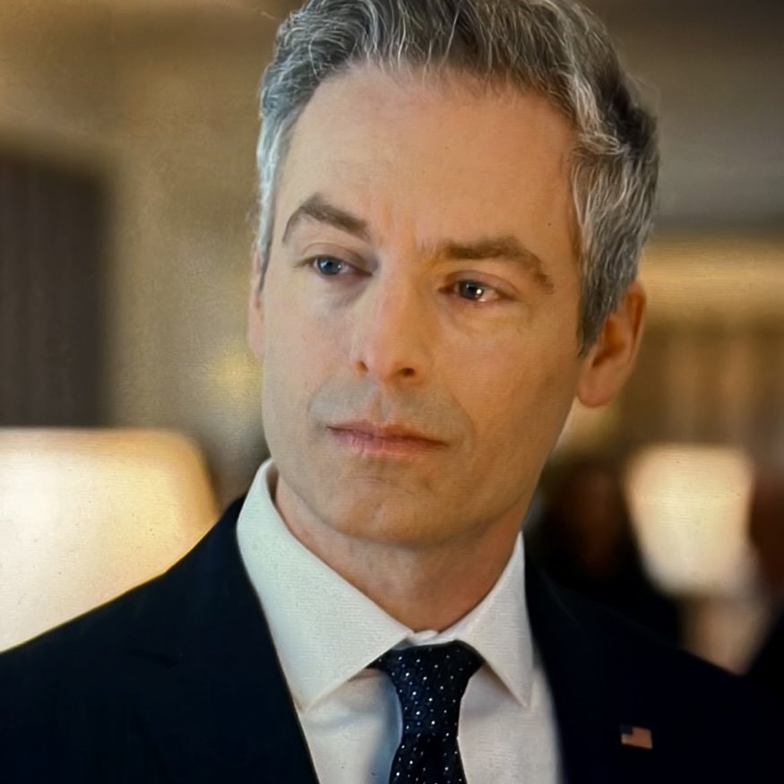 beatleebum's tweet photo. succession is unrealistic bc no US president would ever be this hot https://t.co/ACVk5PhEtc