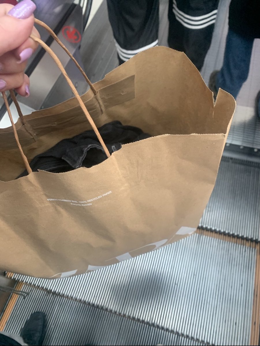 BelenCE_23's tweet image. Le dije a mi mejor amigo que estaba triste y paso esto: