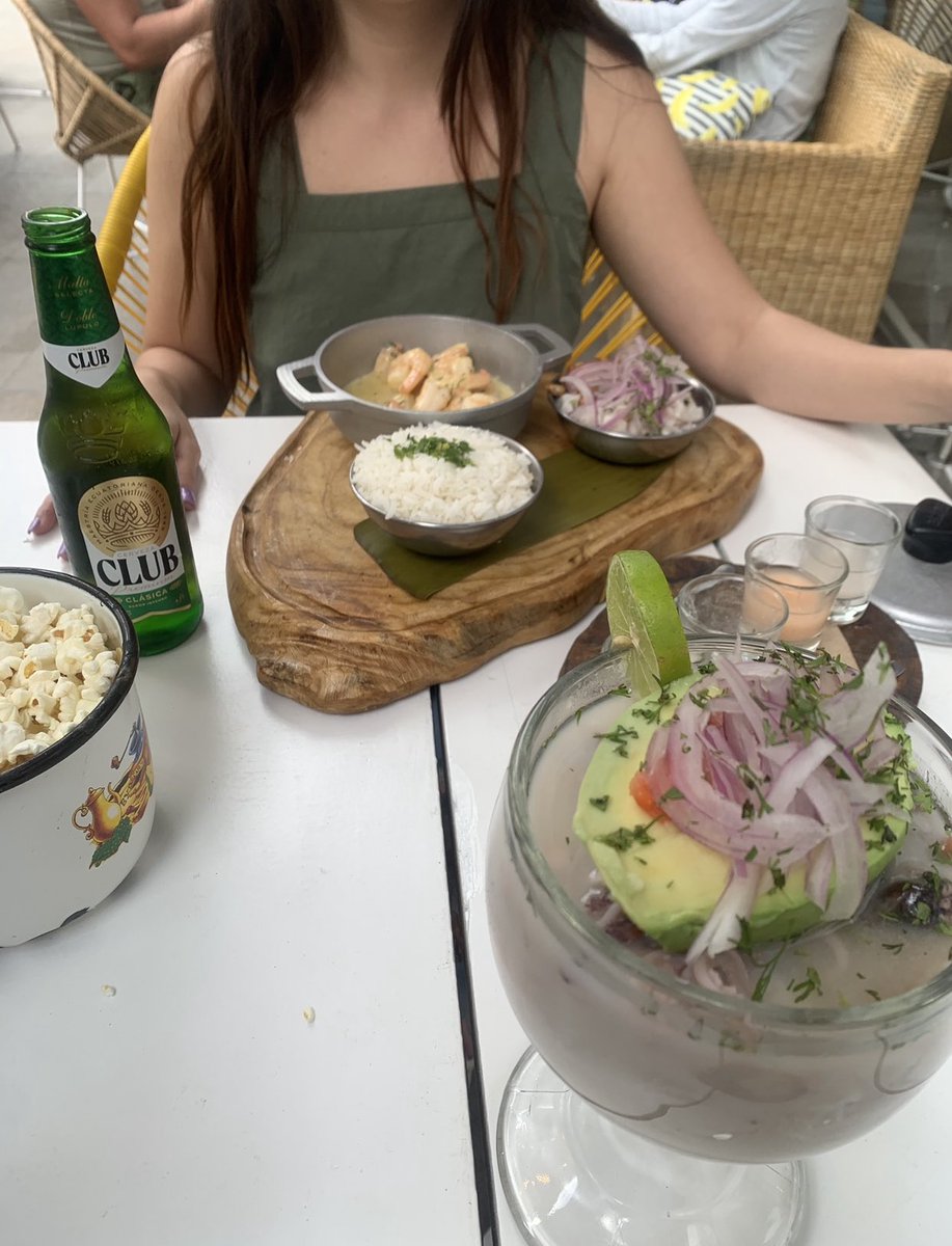 BelenCE_23's tweet image. Le dije a mi mejor amigo que estaba triste y paso esto: