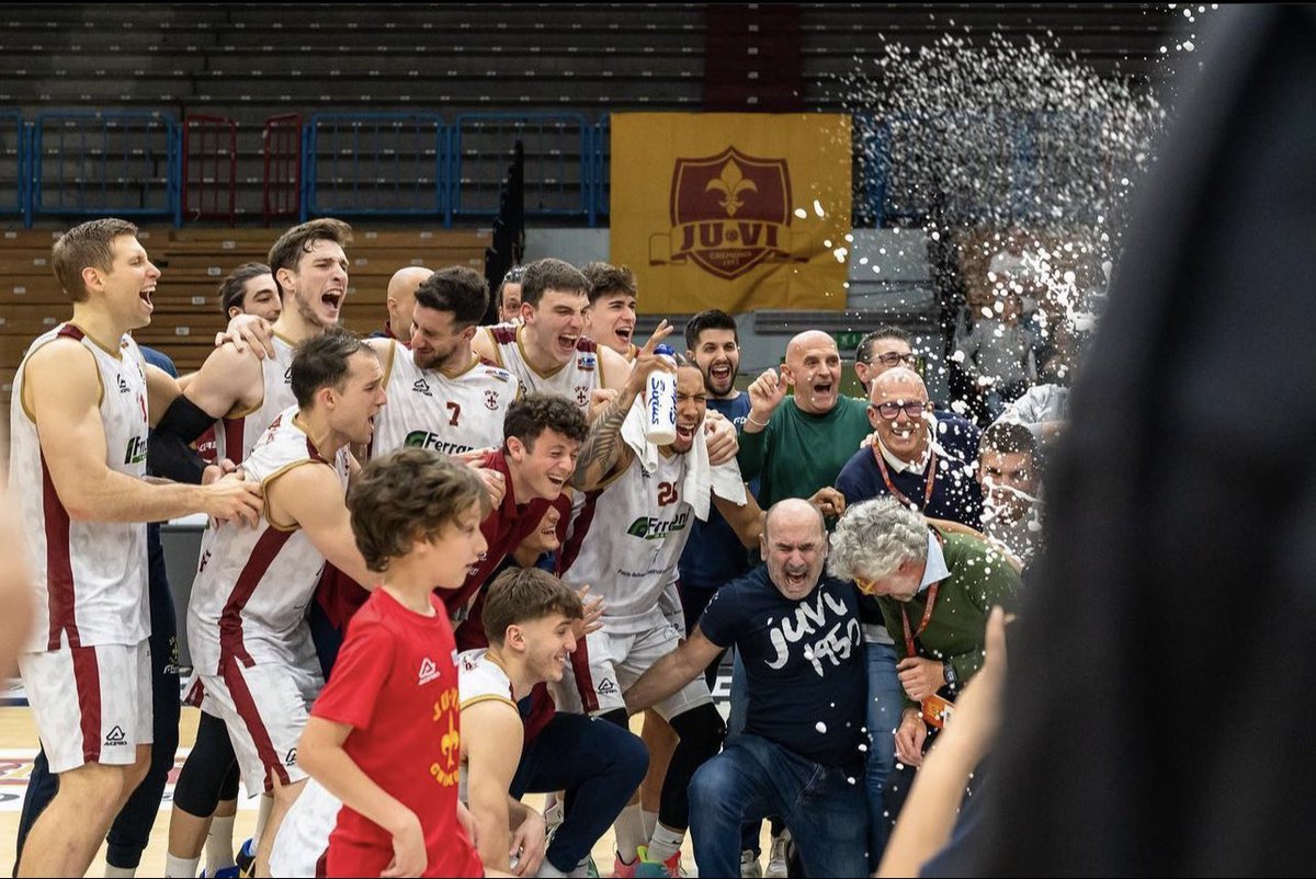 TrevonL25's tweet image. Year 3 ✅ complete… thanking God for another healthy, successful, &amp;amp; fun season.  Can’t wait to be home ✈️ #WorkInSilence