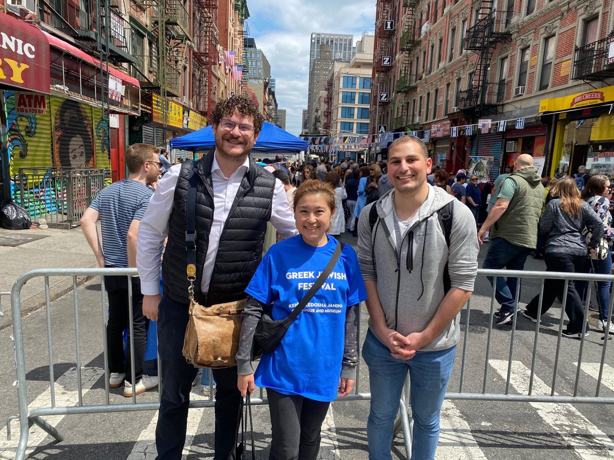 susanleenyc's tweet photo. Kicked off Sunday Funday with a park cleanup with @alliance_cpb at #sdrpark | stopped by @kkjnyc to celebrate #greekjewishfestival | finally back at HQ to launch Day of Action with @NewLeafDems!  Grateful for my volunteers and staff who made each day run so smoothly. #teamsusan https://t.co/G46MJEGBMG