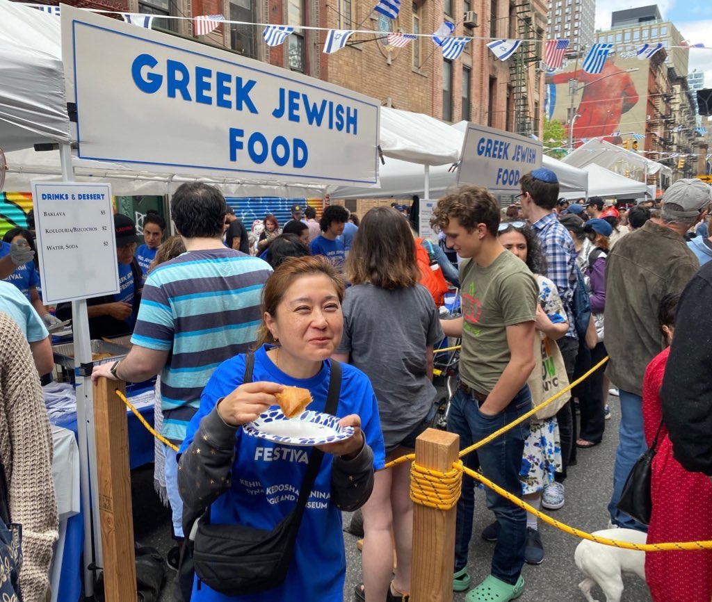 susanleenyc's tweet photo. Kicked off Sunday Funday with a park cleanup with @alliance_cpb at #sdrpark | stopped by @kkjnyc to celebrate #greekjewishfestival | finally back at HQ to launch Day of Action with @NewLeafDems!  Grateful for my volunteers and staff who made each day run so smoothly. #teamsusan https://t.co/G46MJEGBMG