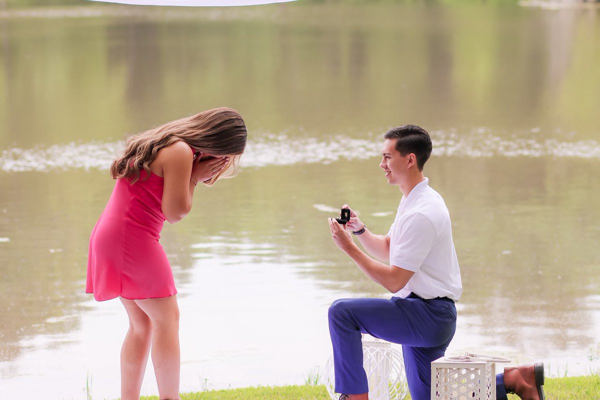 karli_rose7's tweet photo. Thought he’d never ask. 💍✨
#everygardnerneedshisrose 🌹 https://t.co/FPGnr1kVyi