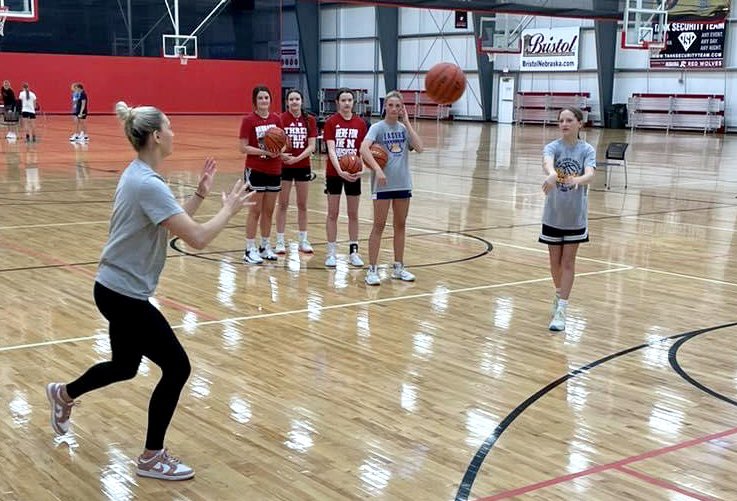 Kendal O and Haylee S got some good hoop time in with @JazShelley, @allison_weidner, and @_morggaaannnnn! Thanks @VigliancoHoops!