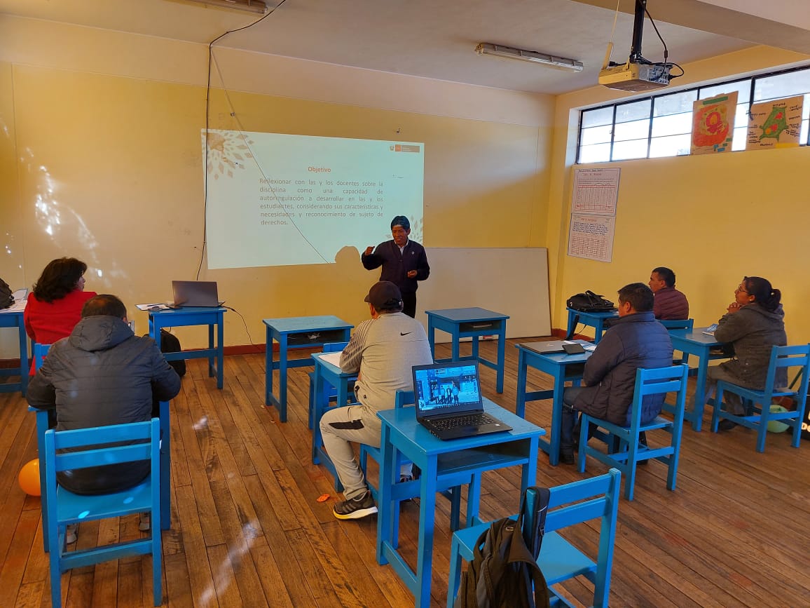 UNICEFperu's tweet photo. #Huancavelica
En el marco del lanzamiento del programa de prevención de la violencia - PREVI participamos de sesiones de diálogo con autoridades, funcionarios de UGEL, y el equipo técnico del Grupo Impulsor Convivencia sin Violencia en las Instituciones Educativas (1/2) https://t.co/xYyZAkrvTR