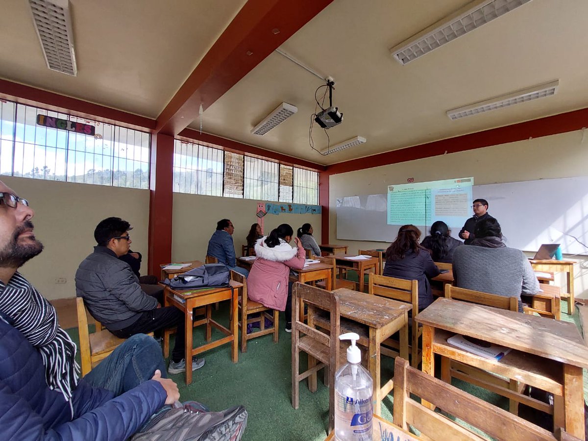 UNICEFperu's tweet photo. #Huancavelica
En el marco del lanzamiento del programa de prevención de la violencia - PREVI participamos de sesiones de diálogo con autoridades, funcionarios de UGEL, y el equipo técnico del Grupo Impulsor Convivencia sin Violencia en las Instituciones Educativas (1/2) https://t.co/xYyZAkrvTR