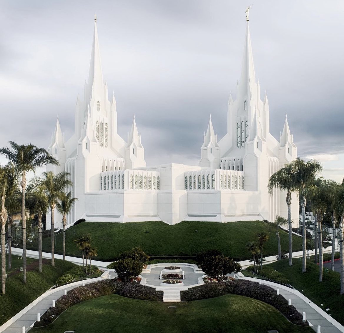 PeaceJoyHappy_'s tweet photo. ✨A Beacon To The World✨
Photo: hover_18

#godsplan #jesuschrist #lighttheworld #ilovetoseethtemple #peacefulplaces #thechurchofjesuschristoflatterdaysaints #instagramdown https://t.co/osL7yqRGIR
