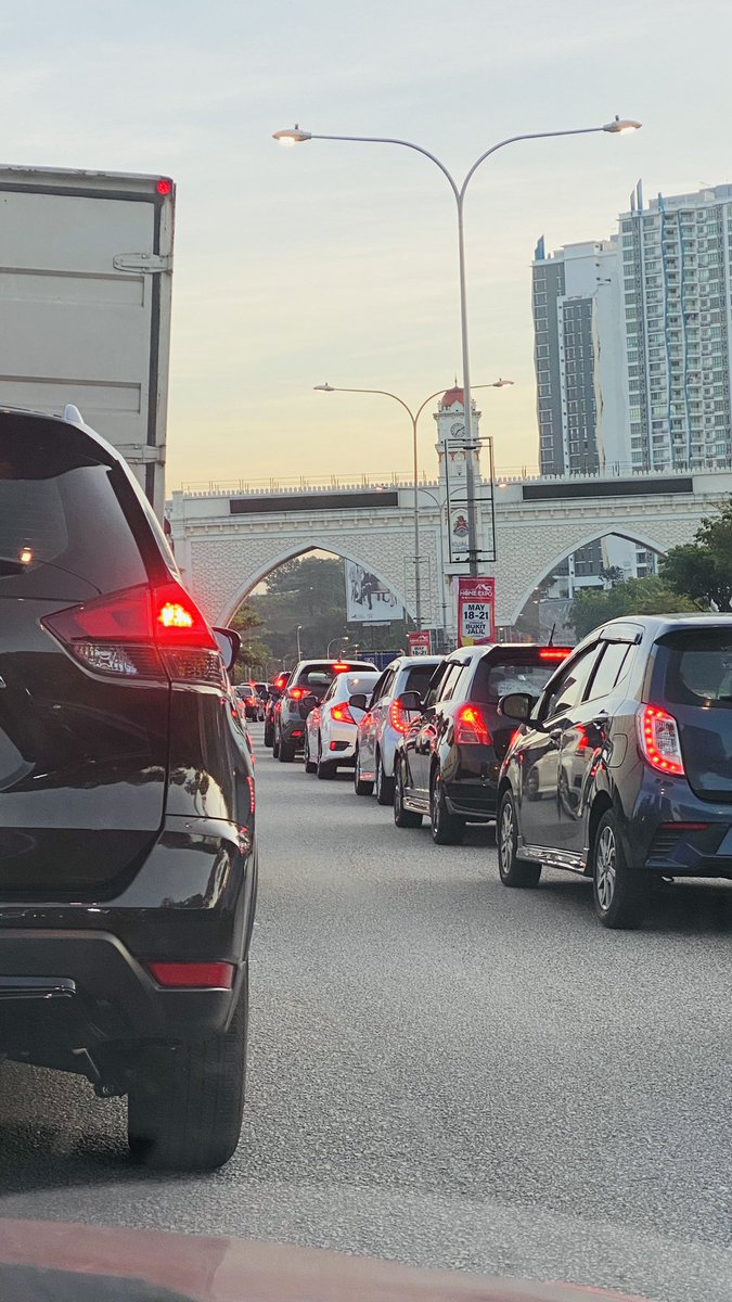 CyrillHassan's tweet photo. Teruknya jam pagi ni! https://t.co/vX2MBkqEdY