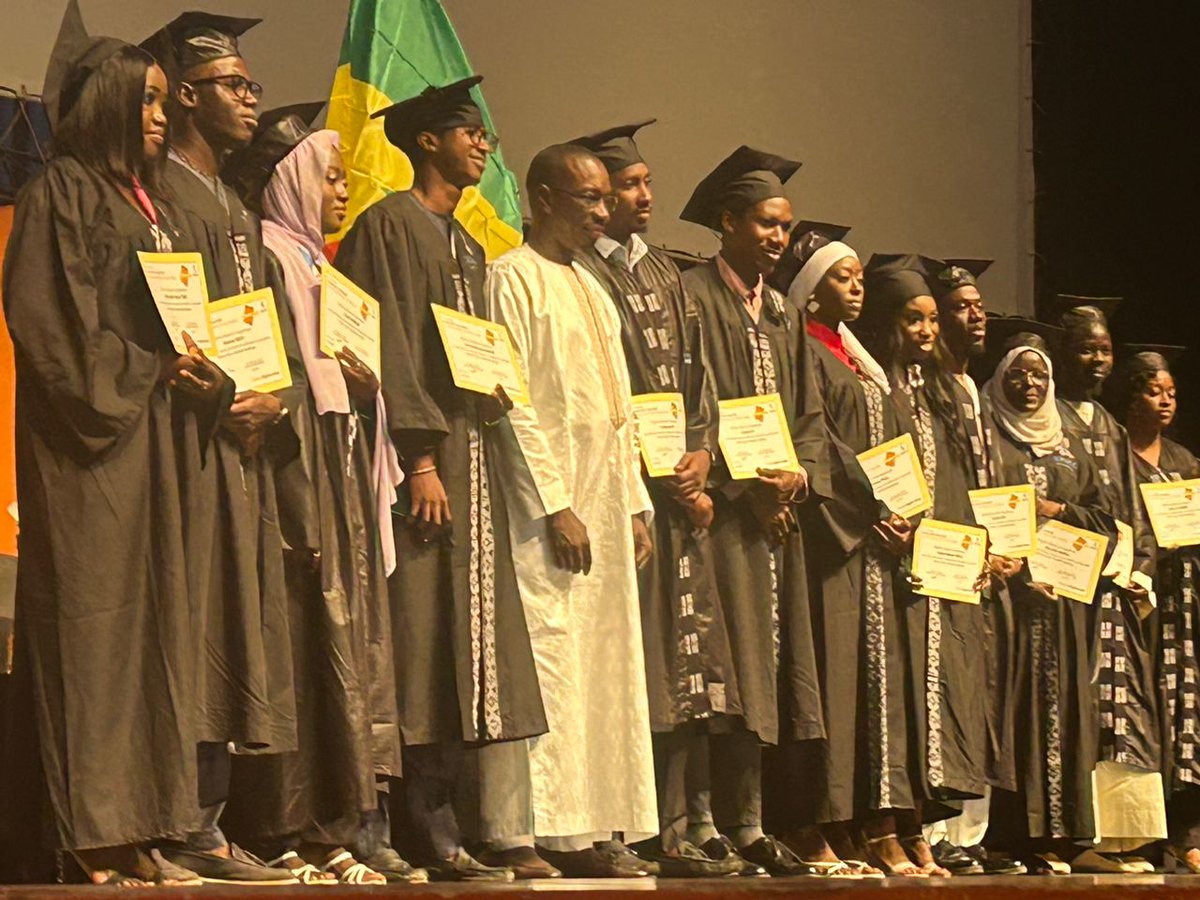 Babacar0822's tweet photo. Un diplômé de la @AcademySonatel , vous avez . Officiellement référent digital 🥰✌ Alkhamdoulilah. 
@MCTPEN
Ayca nama ñaan yi dale https://t.co/SwtWlZ0Xue