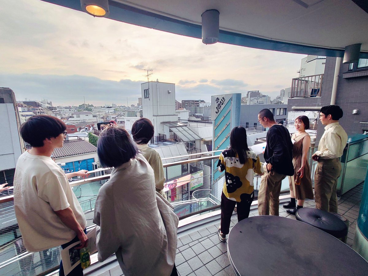 昨日は『左右のサイコロ短歌』でした。 文字が揃ってからの赤嶺総理の漢字変換でさらに景色が変わる感じ、痺れました。 見ているのも楽しくて、人生で初めて「最初に"も"で来るとは!」と思いました。 出番終わったら水野さんが絵描いてくれてて嬉しかったです。 またやりたいな〜