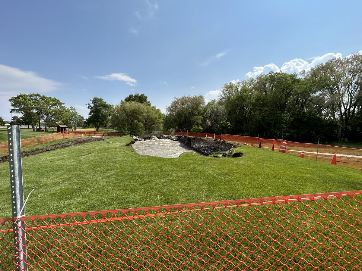 emmarileytv's tweet photo. Massive sinkhole at Fox Hollow Golf Club in American Fork @KUTV2News https://t.co/4mUDcRnRbD