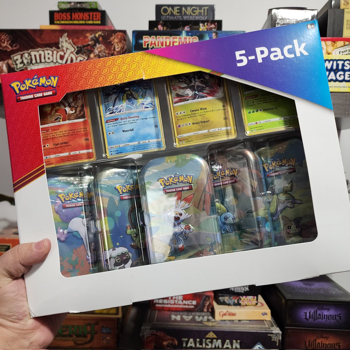 UE_Films's tweet photo. Costco bundle is bonkers! #PokemonTCG #Umbreon https://t.co/klEGZu2wOx