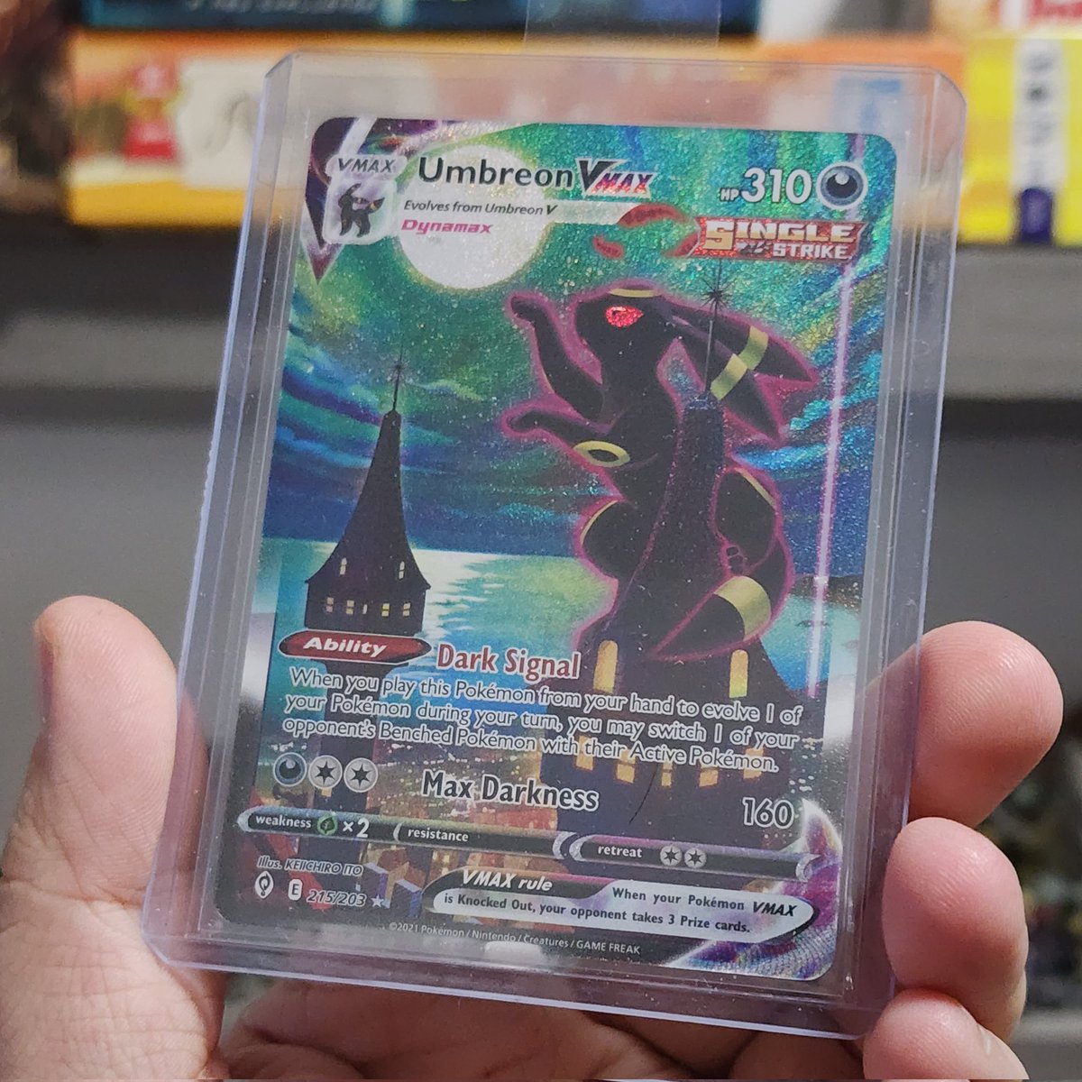 UE_Films's tweet photo. Costco bundle is bonkers! #PokemonTCG #Umbreon https://t.co/klEGZu2wOx