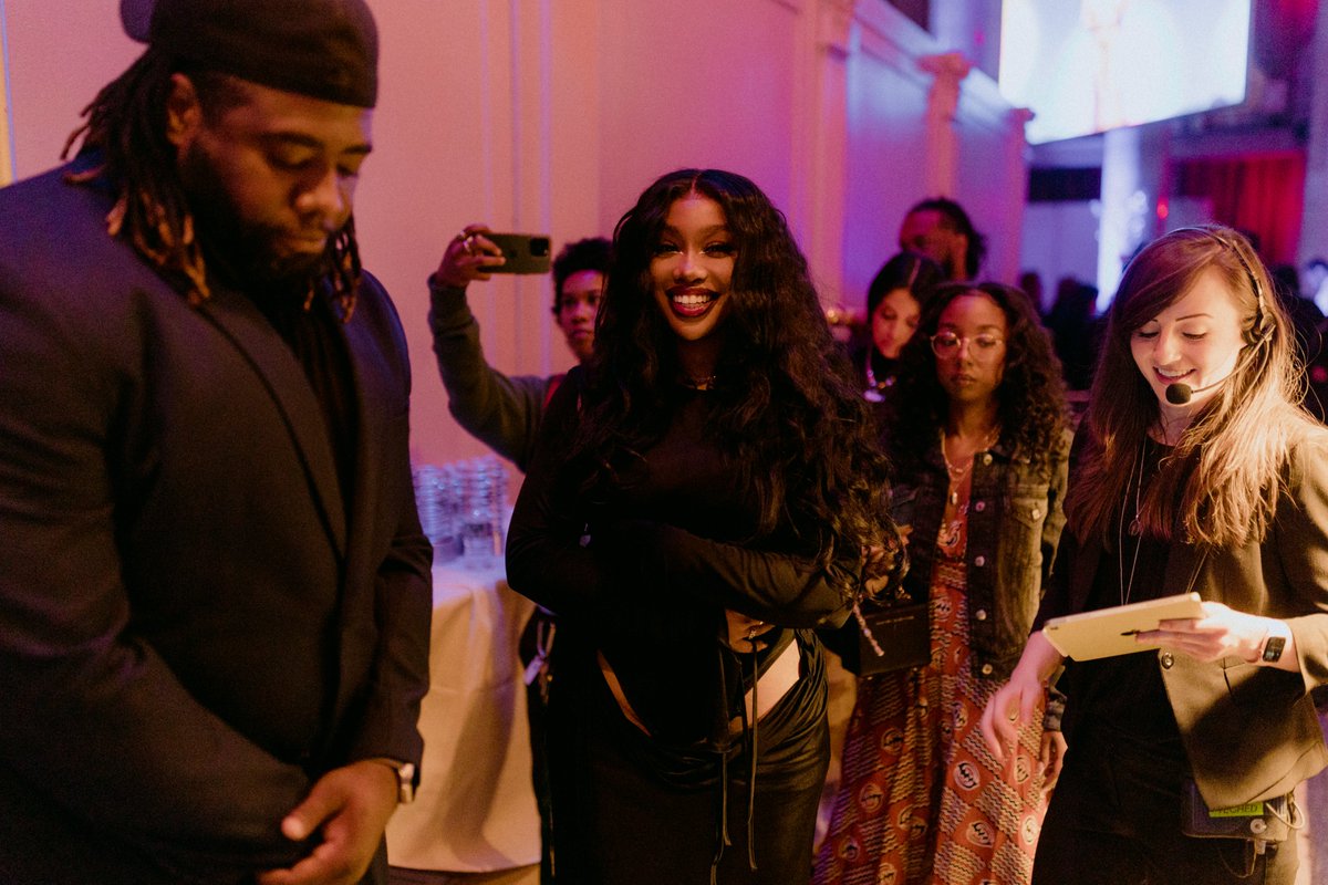 Webby Artist of the Year @sza backstage at the 27th Annual Webby Awards 💜 Photos by Eryc Perez de Tagle