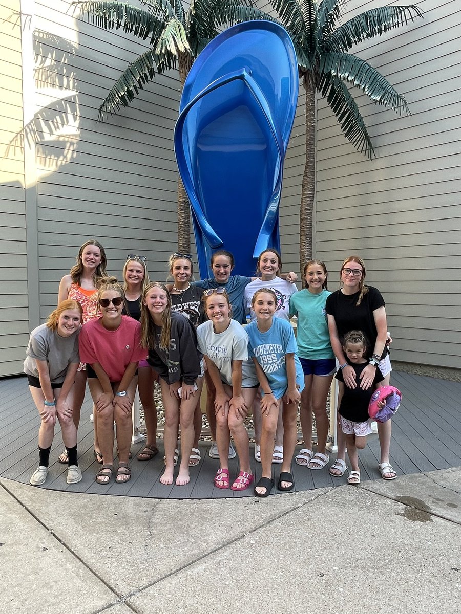 MIntensity08's tweet photo. Always a great time out of town with our Midwest Intensity family!❤️ https://t.co/8pItjthZHp