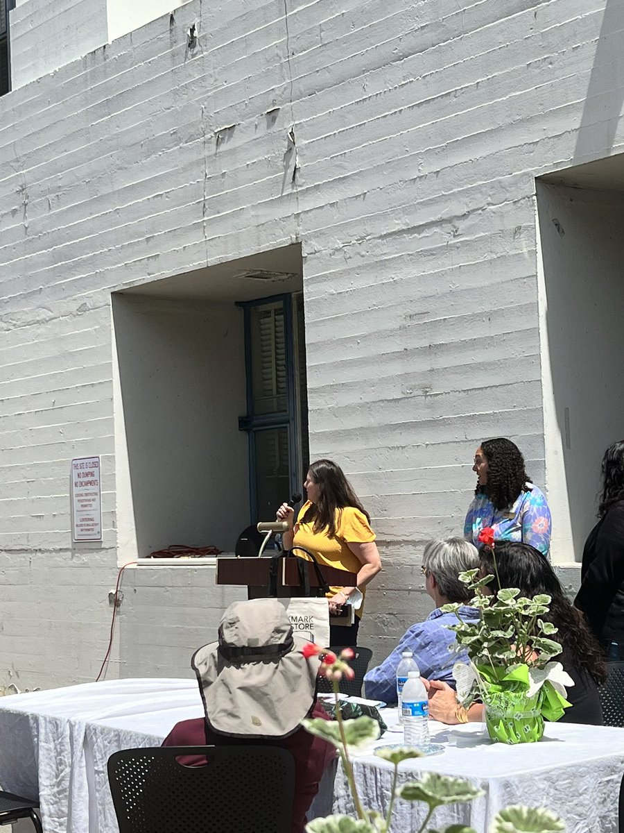 tarshelbeards's tweet photo. A Beautiful day in Oakland with OPL’s Library Advocates! #LibraryLove And I met a #BlackUnitySFSU Grad who recognize my name because he use to recieve email messages from me when I worked at @blackunitysfsu ❤️🖤💚 https://t.co/fHbUrEi4DL