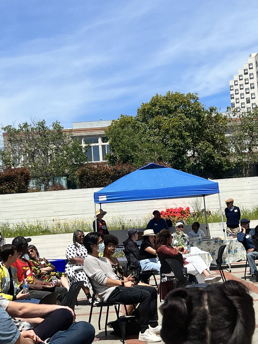 tarshelbeards's tweet photo. A Beautiful day in Oakland with OPL’s Library Advocates! #LibraryLove And I met a #BlackUnitySFSU Grad who recognize my name because he use to recieve email messages from me when I worked at @blackunitysfsu ❤️🖤💚 https://t.co/fHbUrEi4DL