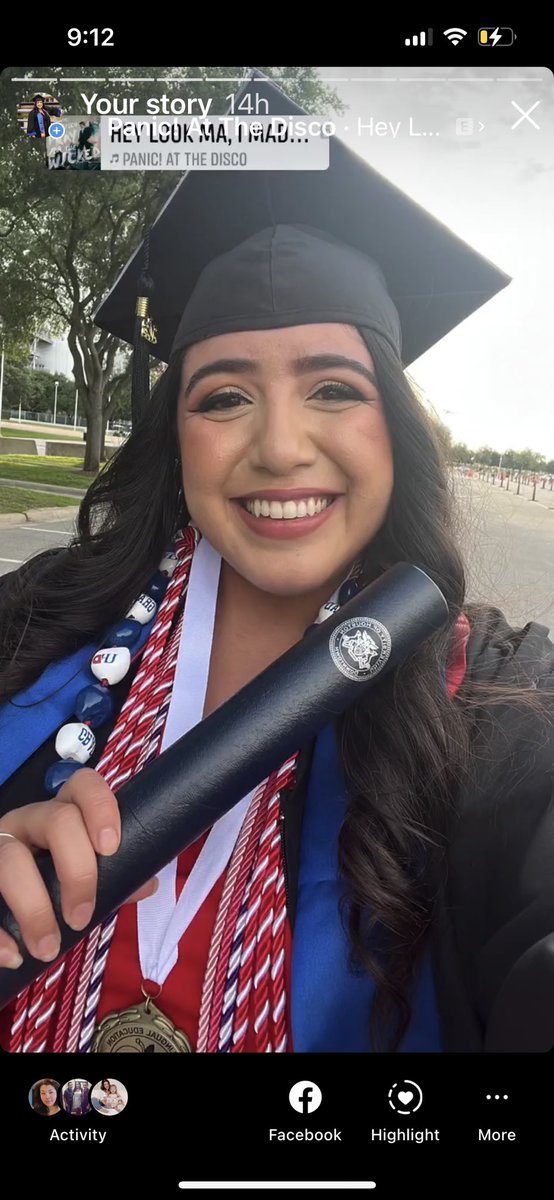 RESesquivel's tweet photo. Now it’s my turn to teach 🍎
•
•
I am beyond blessed to have been able to complete this part of my journey! Thank you to my family &amp; friends for all of your support throughout all of these years. I could not have done it without you. Now it is time for bigger and better things https://t.co/2vIRzyjXTu