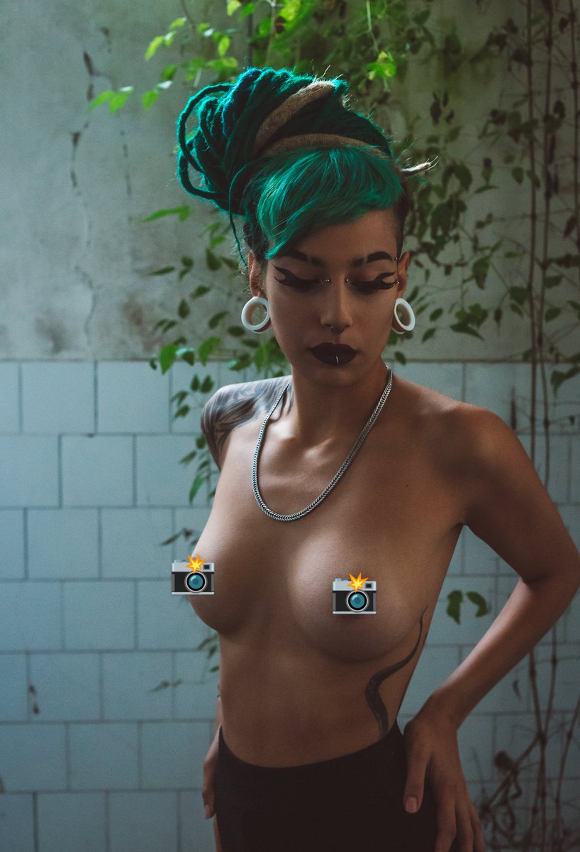 maxfaso92's tweet photo. Medusa ⚡
Model: @medusanoroi
·
·
·
#portraitphotography #portrait #portraiture #fashionphotography #sombrebeings #fashion #glamour #photography #modeling #moda #photoshoot #photocinematica #cinematicportrait #urbex #urbexportrait #tekno #cineandcolor https://t.co/2GpySPVVbe