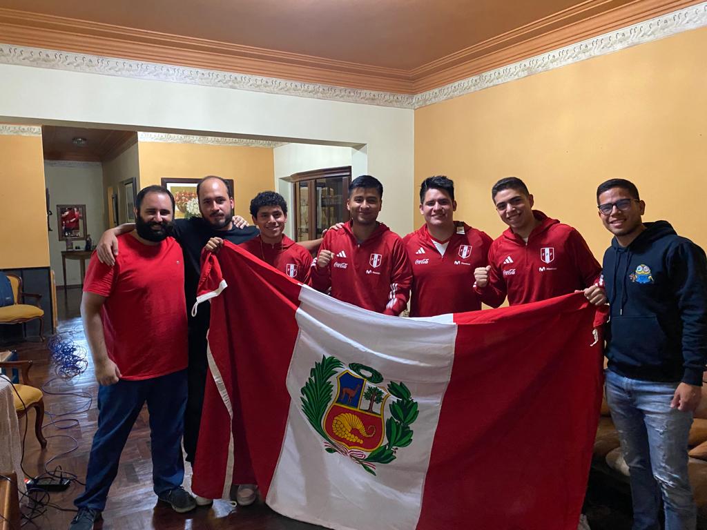 MagicJs7's tweet image. Clasificados al mundial de selecciones por 2da vez consecutiva , mucha felicidad , un grupo humano espectacular donde todos estábamos unidos por el mismo objetivo. Nuestra revancha en el mundial. Grande @Xalo002_ siempre clave en todo. 
@domenicosuarezo @elegpt97 @Kaisser10_